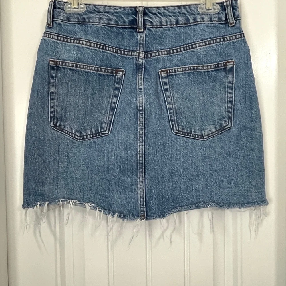 Topshop Moto Distressed Raw Hem Denim Mini Skirt Medium Wash Size 8